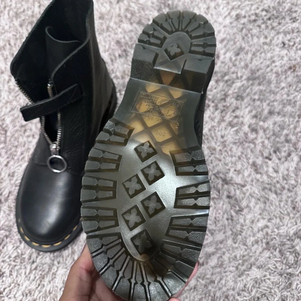 Dr. Martens womens 1460 Pascal Front Zip Leather Boots - Picture 4 of 6